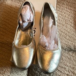 Women’s size 14 LTS long tall sally brand silver leather ballet flats.
